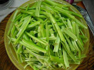 Stir-fried Shredded Pork with Water Spinach recipe