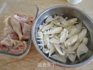 Pork Belly and Bamboo Shoots Stewed Chicken recipe