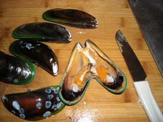 Steamed Mussels with Vermicelli and Garlic recipe