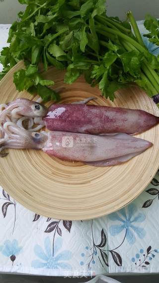 Fried Squid with Celery recipe