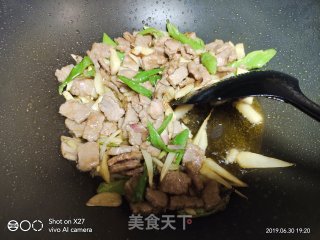 Stir-fried Beef with Green Pepper and Tender Ginger recipe