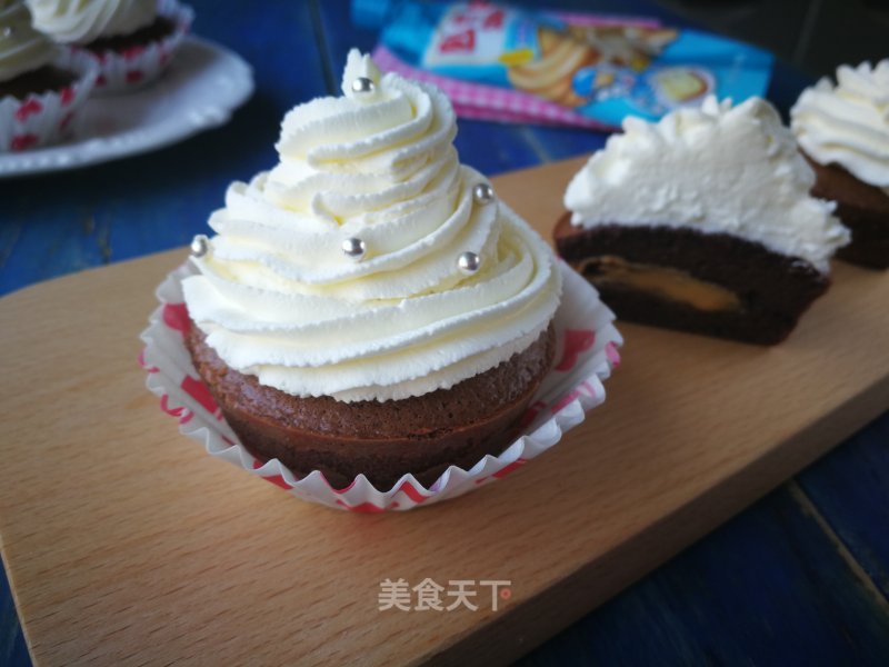Chocolate Cream Cake with Filling recipe
