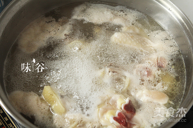 Ginkgo Stewed Chicken Soup for Nourishing Lungs and Relieving Cough recipe