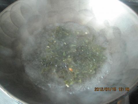 Enoki Mushroom and Seaweed Soup recipe