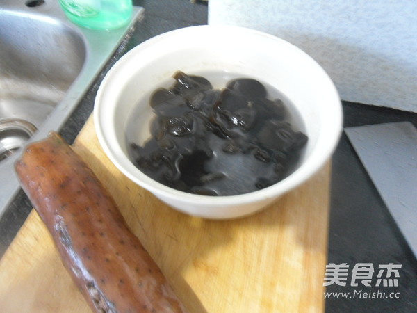 Fried Yam with Black Fungus recipe