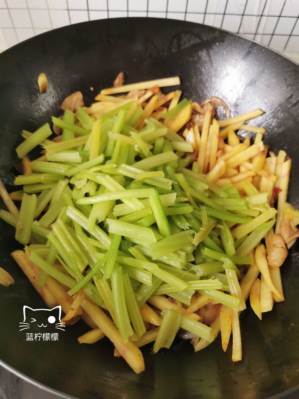 Fried Celery and Potato Chips recipe