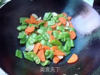 Stir-fried Snow Peas with Carrots recipe