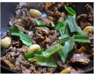 Stir-fried Beef with Garlic recipe