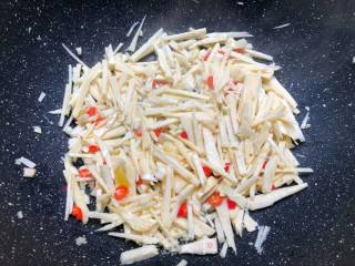 Stir-fried Sauerkraut with Winter Bamboo Shoots recipe