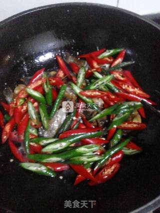 Stir-fried Small Dried Fish with Green and Red Pepper recipe