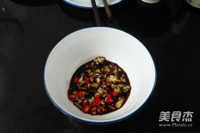 Muyu Flower Mixed with Garlic Seedlings recipe