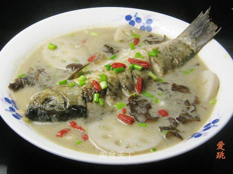 Black Fungus Lotus Root Crucian Carp Soup recipe