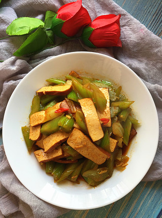 Celery Stir-fried Tofu recipe