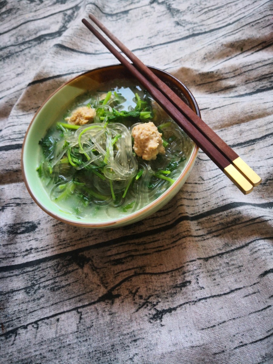 Chrysanthemum Vermicelli and Meatball Soup