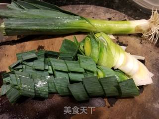 Joyful-stir-fried Lamb with Garlic and Greens recipe