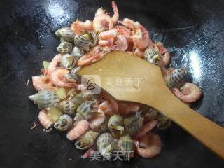 Fried Sea Prawns with Snail recipe