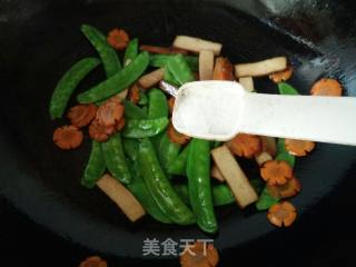 Stir-fried Marinated Peas recipe