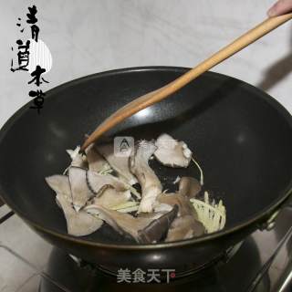 Stir-fried Oyster Mushrooms with Black Garlic recipe