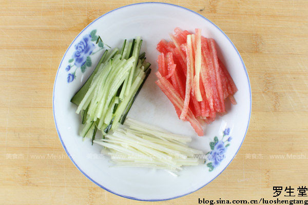 Three Silk Rolls with Melon Peel recipe