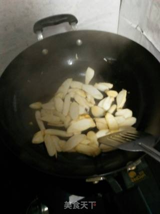 Scrambled Eggs with Cucumber and King Pleurotus recipe