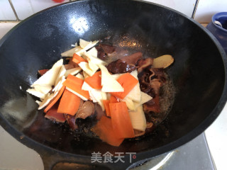 Fried Belly Slices with Winter Bamboo Shoots recipe