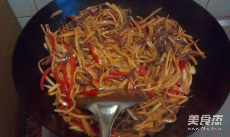 Stir-fried Shredded Beef with Bamboo Shoots recipe