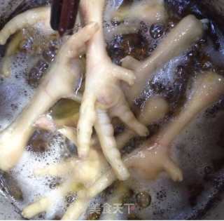 Sauce-flavored Chicken Feet recipe