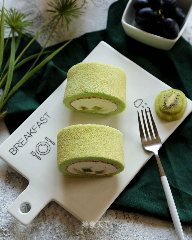 Colorful Kiwi Cake Roll