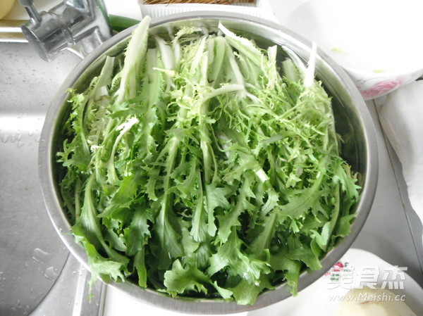 Peanuts Mixed with Bitter Chrysanthemum recipe