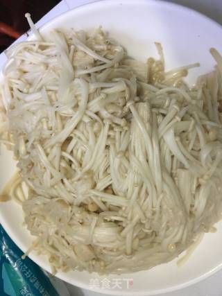 Stir-fried Enoki Mushroom with Chopped Pepper recipe