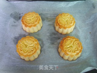 Cantonese Sands Custard Mooncakes recipe