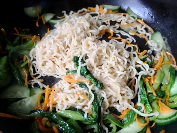 Vegetarian Fried Instant Noodles recipe