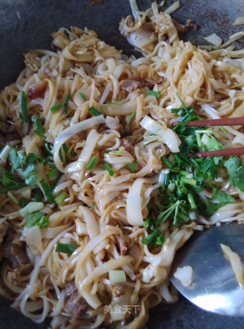 Fried Hor Fun with Sliced Pork