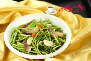 Stir-fried Bacon with Artemisia recipe