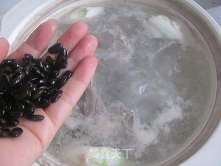 Autumn Tonic Soup---lotus Root Black Bean Pork Ribs Soup recipe