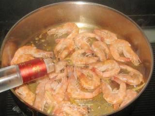 Stir-fried Prawns with Ginkgo Green Red Pepper recipe