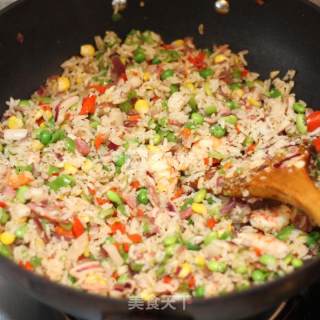 A Rich and Nutritious Baked Rice---baked Rice with Prawns and Fresh Vegetables recipe