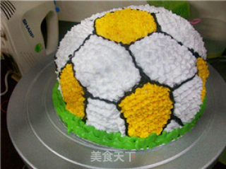 Lg’s Birthday Cake @@ Attach A Detailed Illustration of How to Make A Chocolate Sponge Cake and Decorate The Football Shape~~football Cake recipe