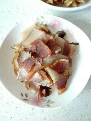 Stir-fried Bacon with Pomegranate Flower recipe