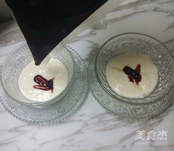 Latte Yogurt with Blueberry Jam recipe