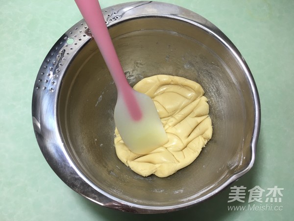 Mooncake with Lotus Seed Paste and Salted Egg Yolk (cantonese Style) recipe