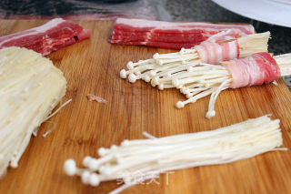 Pan-fried Bacon and Enoki Mushroom Roll recipe