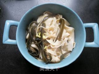 Sour and Spicy Braised Noodles recipe