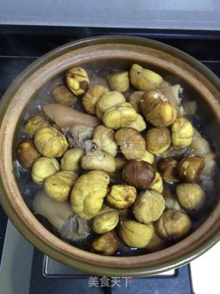 Chestnut Pig Feet recipe