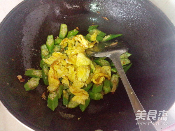 Scrambled Eggs with Okra recipe