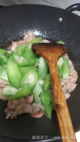 Pork Fried Loofah recipe