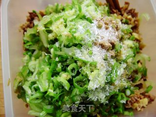 Home-cooked Staple Food-stuffed Buns with Cucumber and Green Pepper recipe