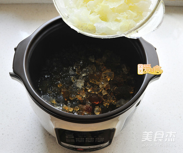 Supor White Fungus Stewed Peach Gum recipe