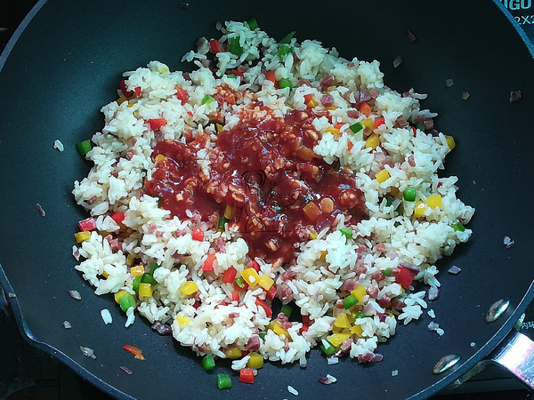 Fried Rice with Tomato Sauce and Bell Pepper recipe