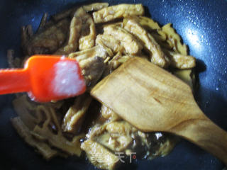 Braised Bamboo Shoots with Medium Fin Oil and Bean Strip recipe